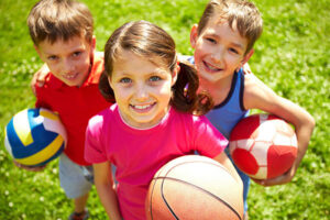 Kids-holding-balls