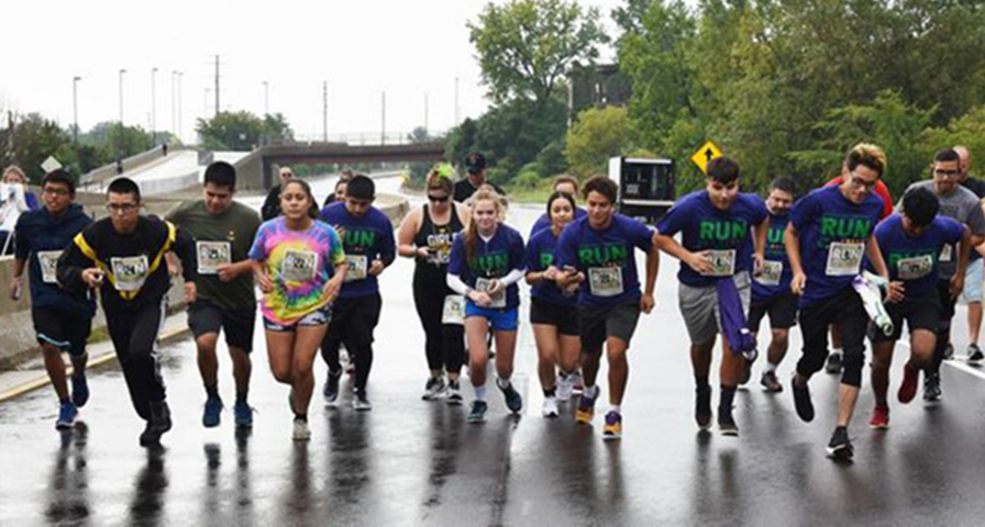 Expressway serves as unique host for Waukegan’s Run with the Bulldogs 5k