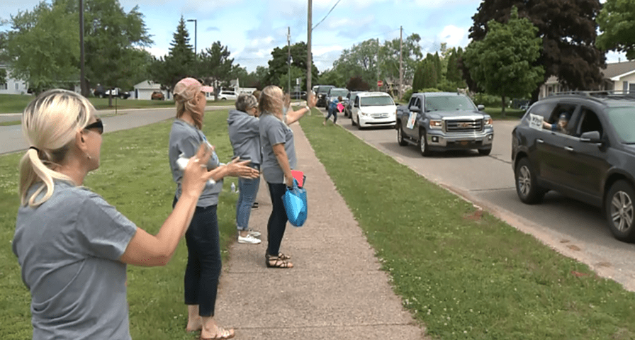Students, staff celebrate last day of school at Sandy Knoll Elementary